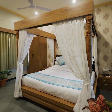 Keshav Resort Udaipur Esterno foto
