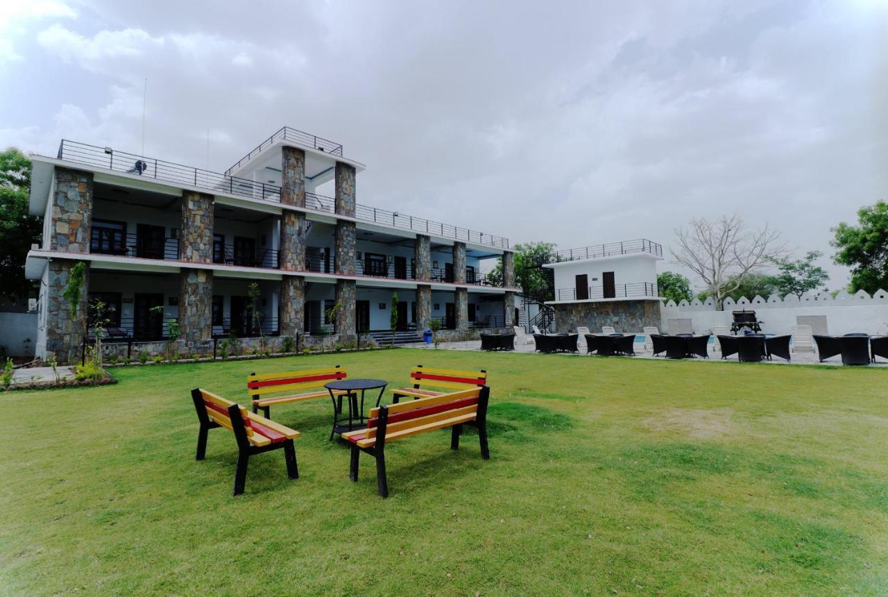 Keshav Resort Udaipur Esterno foto