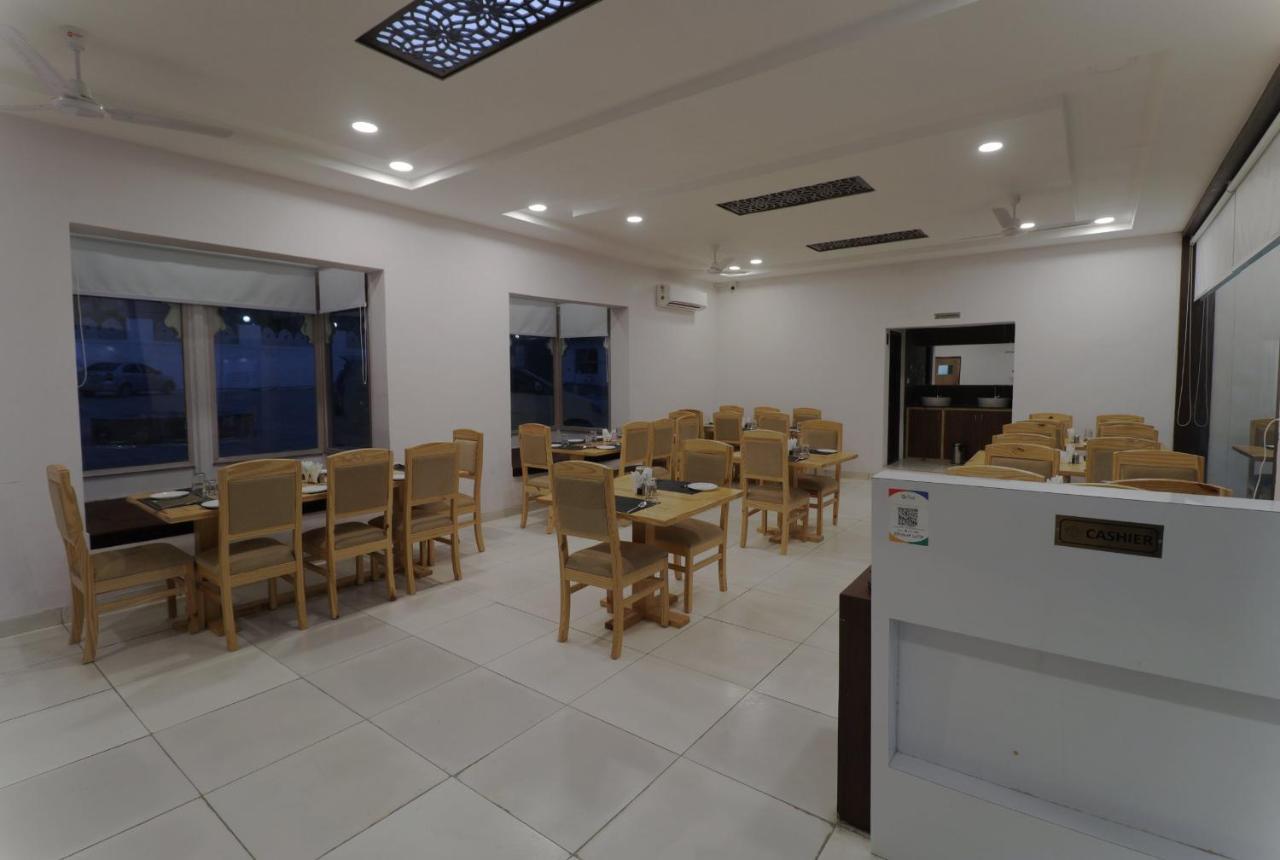 Keshav Resort Udaipur Esterno foto