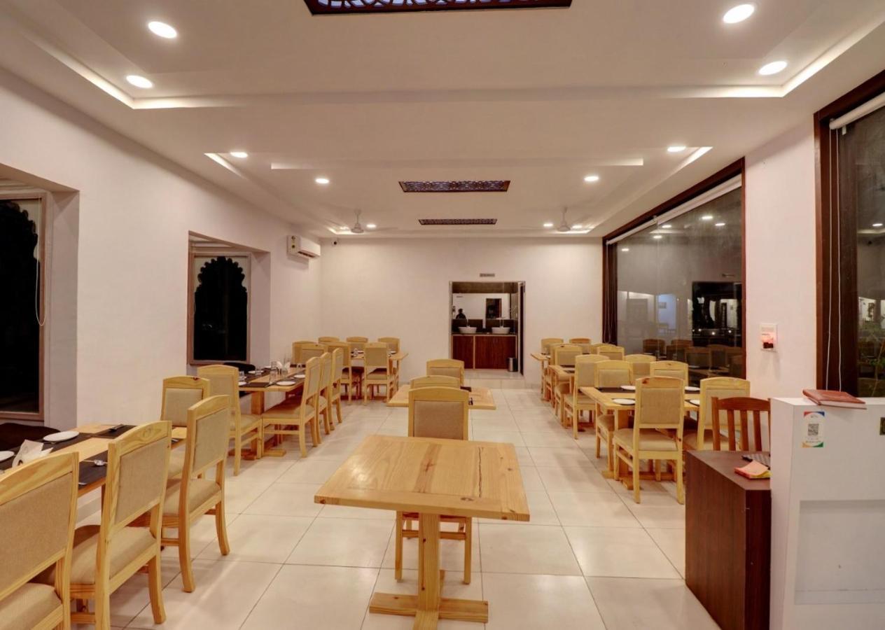 Keshav Resort Udaipur Esterno foto