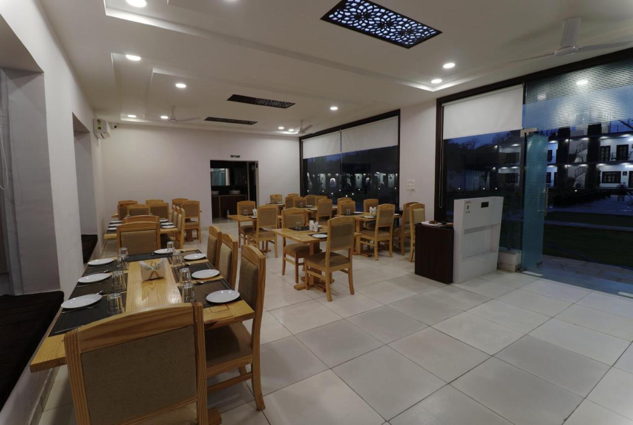 Keshav Resort Udaipur Esterno foto