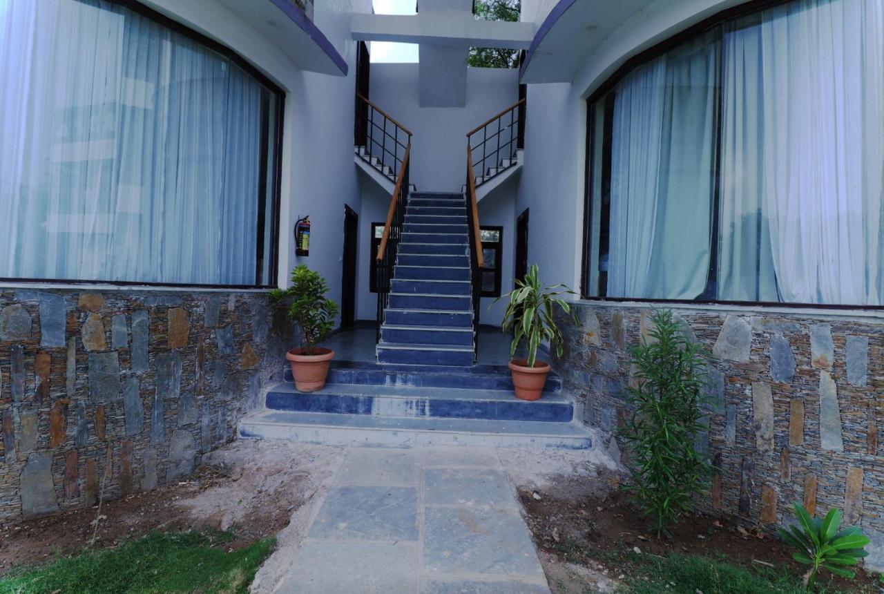 Keshav Resort Udaipur Esterno foto