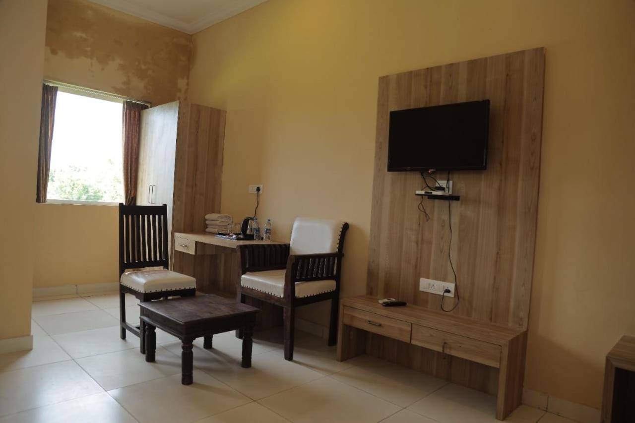 Keshav Resort Udaipur Esterno foto