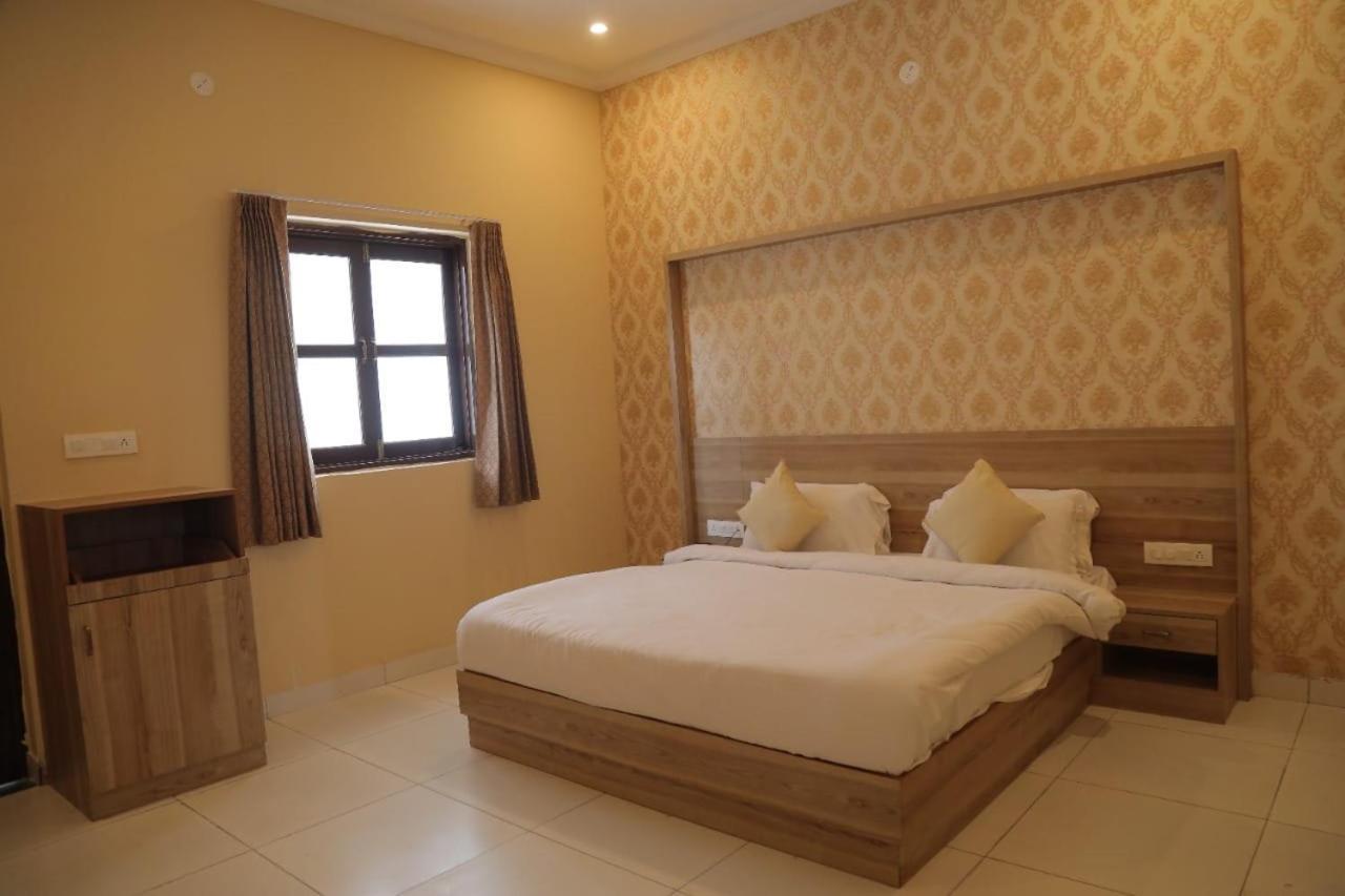Keshav Resort Udaipur Esterno foto